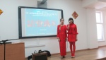 02：中俄混血儿小姐妹Гэ Алина和Гэ Диана演唱中文歌《橄榄树》.jpg