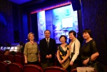 Преподаватели БГУ с консулом Линь Байсюэ.JPG