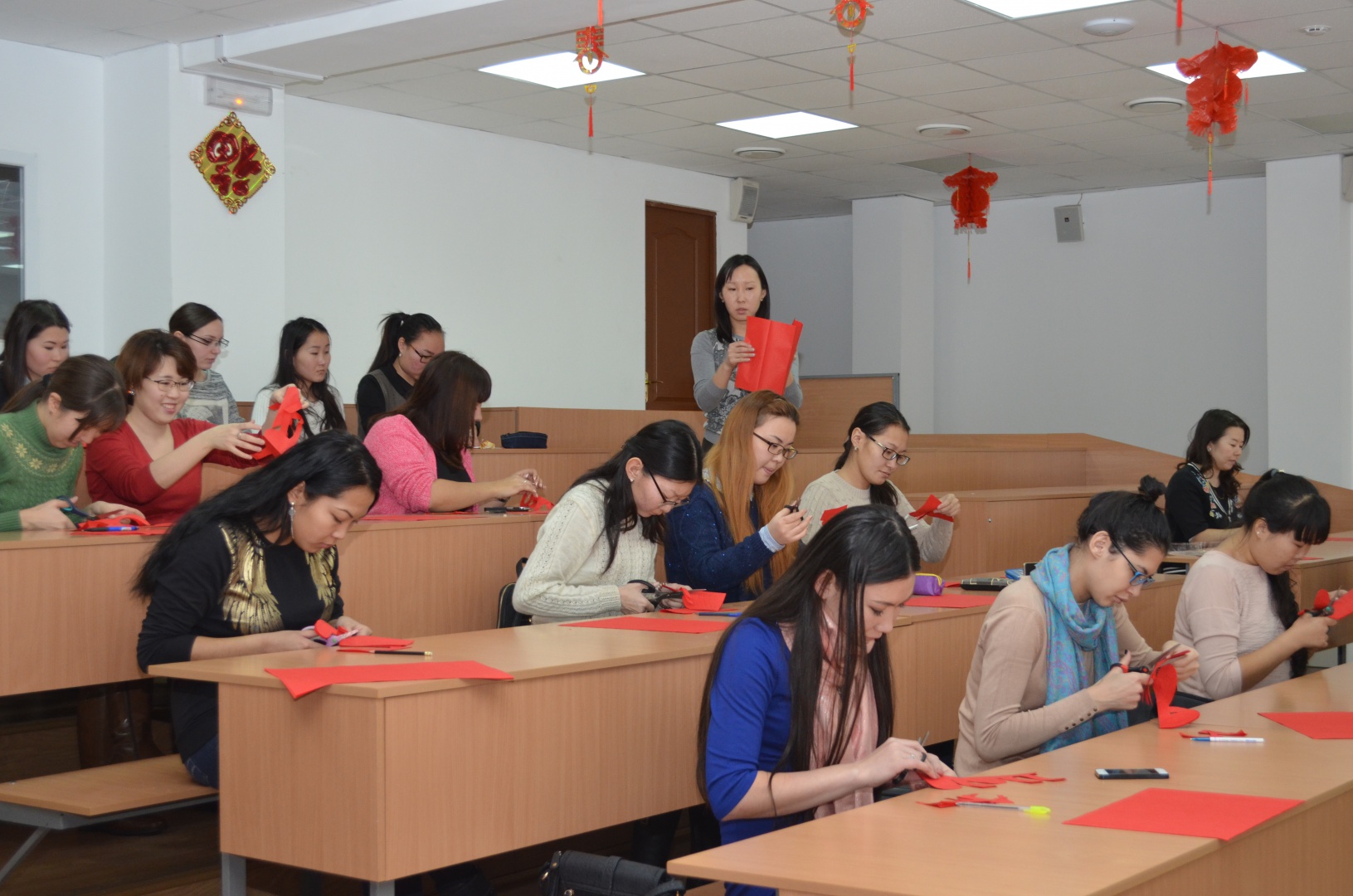 китайский язык улан удэ. китайская школа интерьер. китайская языковая школа. учитель китайского языка. китайский язык улан удэ.