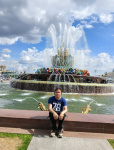 У фонтана ВДНХ